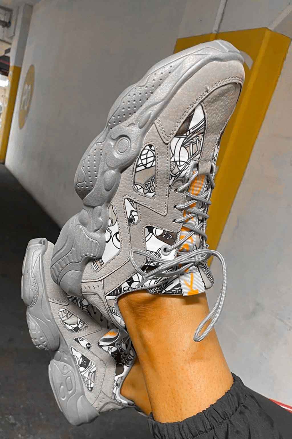 KOJIRŌ YUG139 chaussure grise